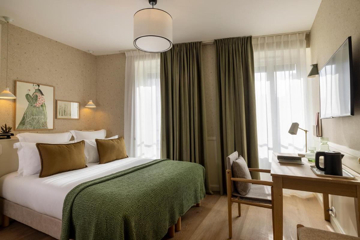 Un ou plusieurs lits dans un hébergement de l'établissement Le Petit Oberkampf Hotel & Spa