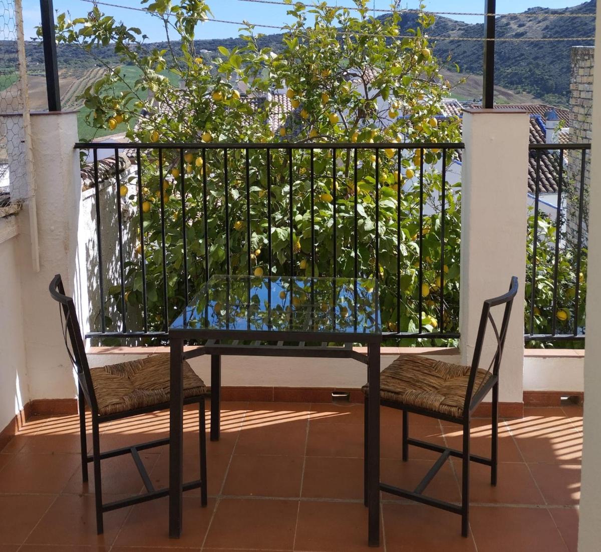Casa Béjar, Tranquila casa con chimenea, patios, junto a la piscina - Housity