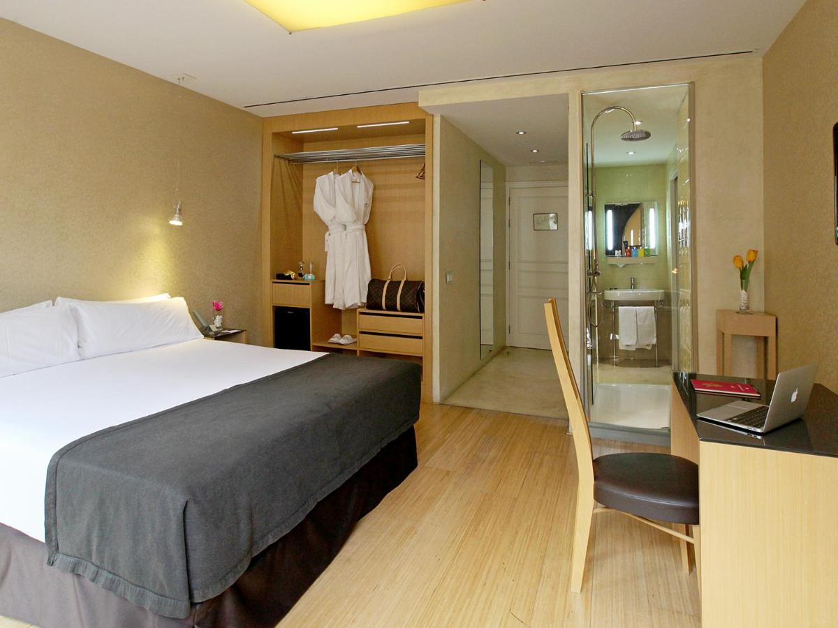 Cama o camas de una habitación en Axel Hotel Barcelona - Adults Only