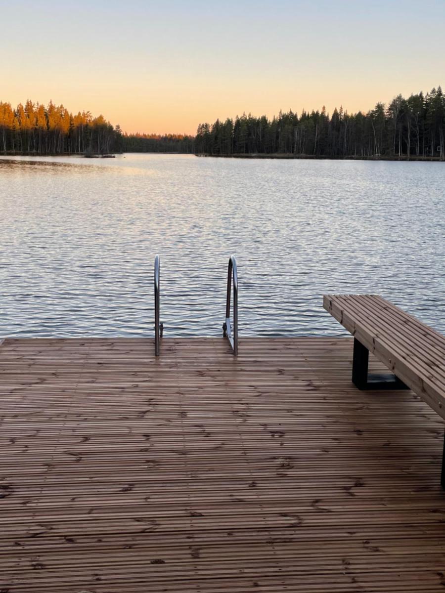 Well equipped cottage facing 2 lakes - Housity