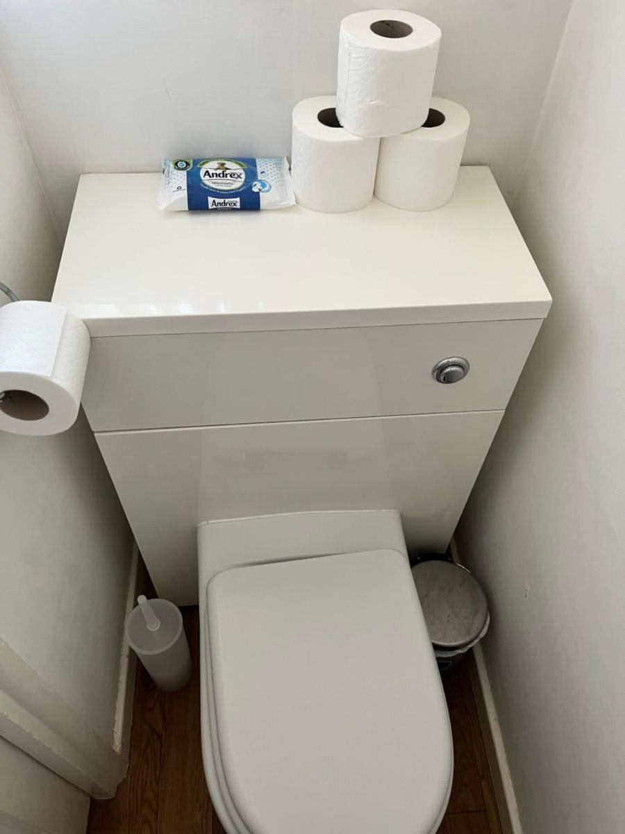 Cosy London bedroom near Oval Station - shared bathroom - Housity