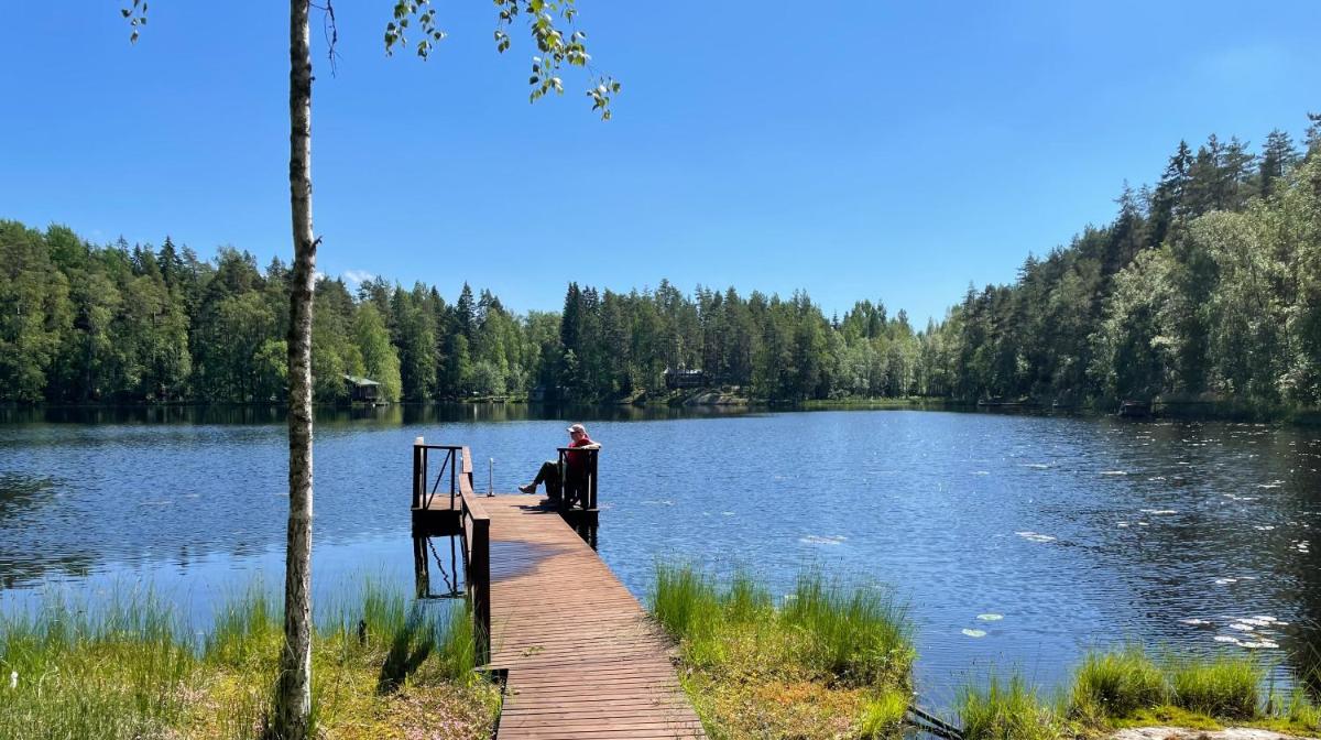 Well equipped cottage facing 2 lakes - Housity
