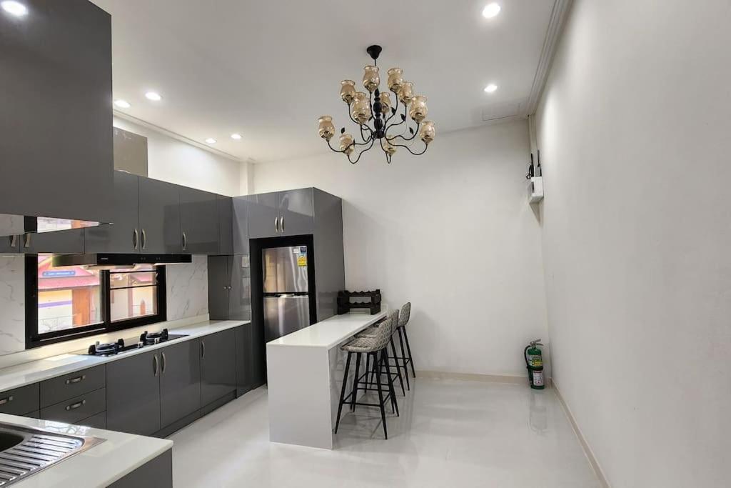 69YIng Yang House 3BR Sawankhalok - Housity