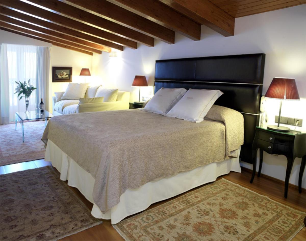 Cama o camas de una habitación en Mirador de Dalt Vila-Relais & Chateaux