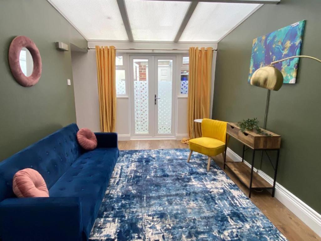 Comfy-Stays - Ocean Road - Housity