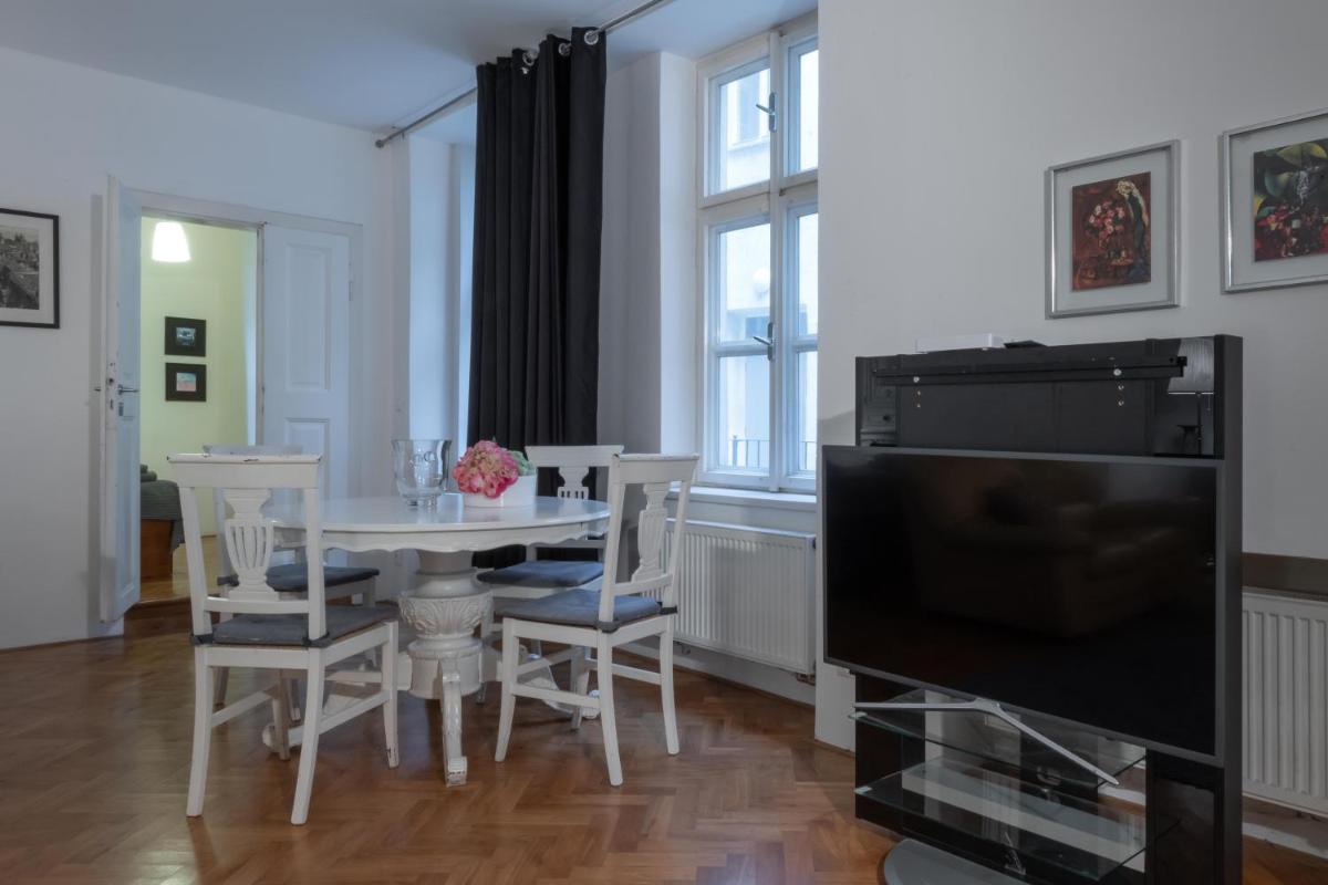 Apartman Carolinum - Housity