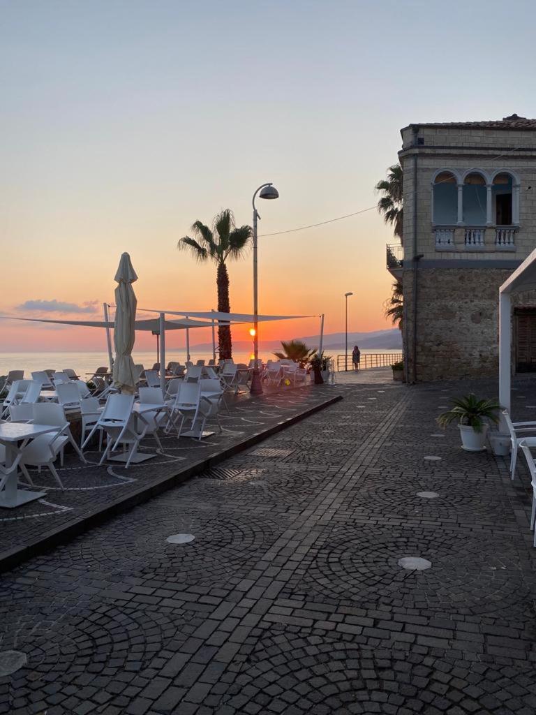 Stanza del pescatore - casa rustica sul lungomare - Housity