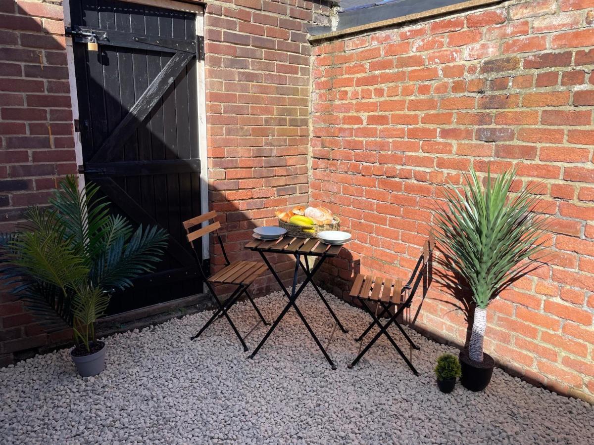 Sea Glass Cottage - Luxury hotel style 3 bed with hot tub - Housity