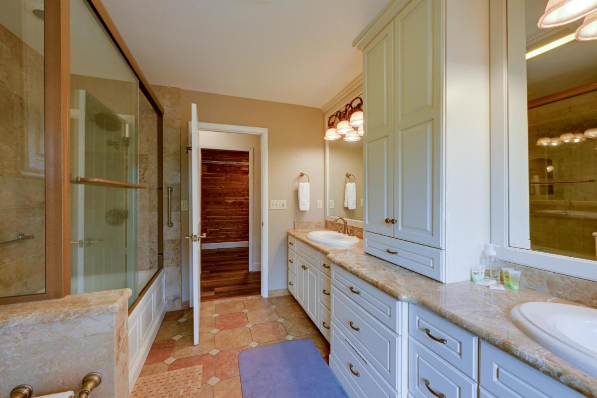 Mudge Ranch Retreat near Bass Lake with EV Charger - Housity