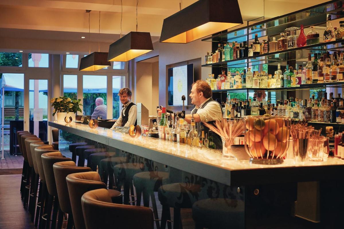 Lounge oder Bar in der Unterkunft ROEWERS Privathotel & Spa