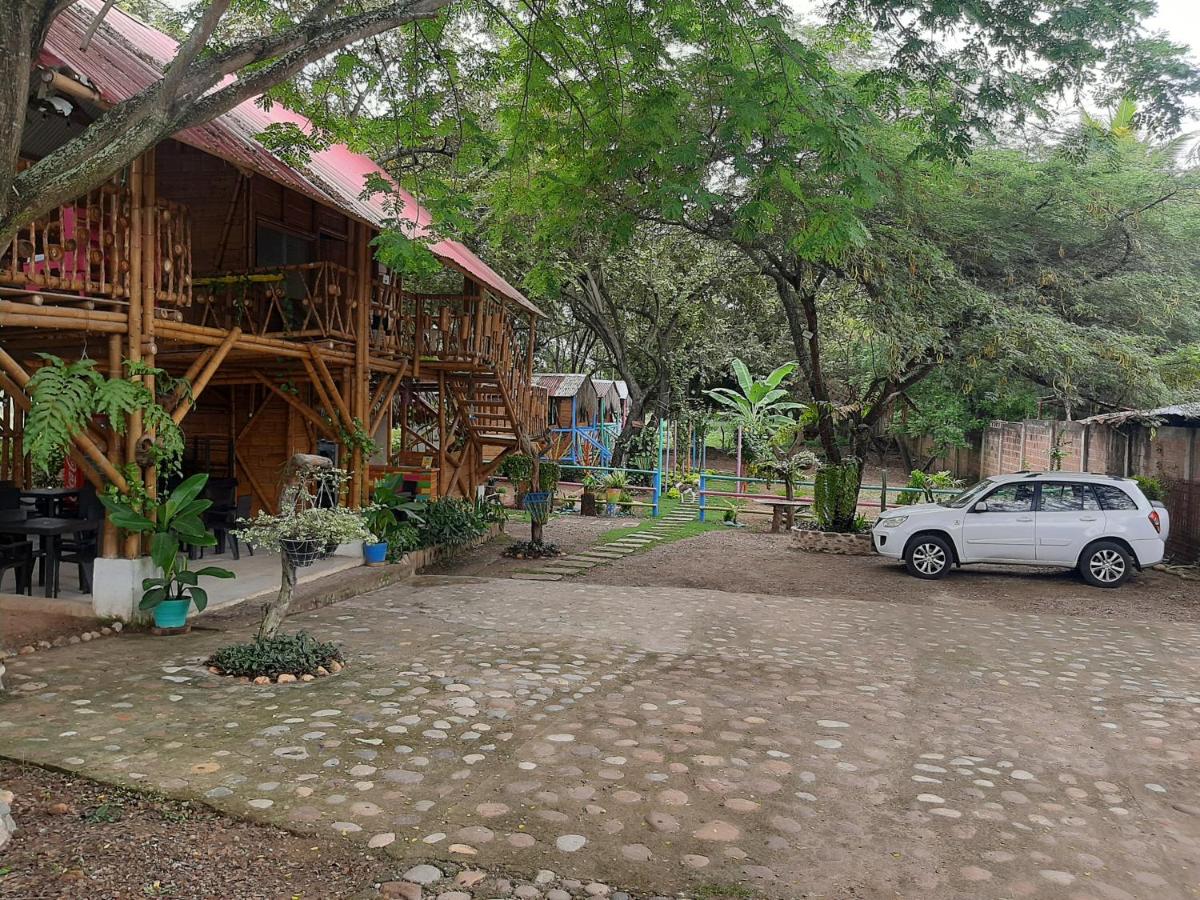 Hotel Avani - Housity