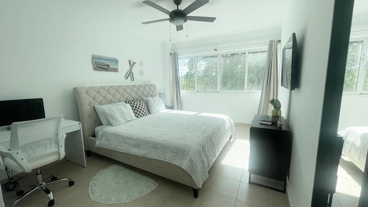 Sunny Caribbean Apartment with Pool - Housity