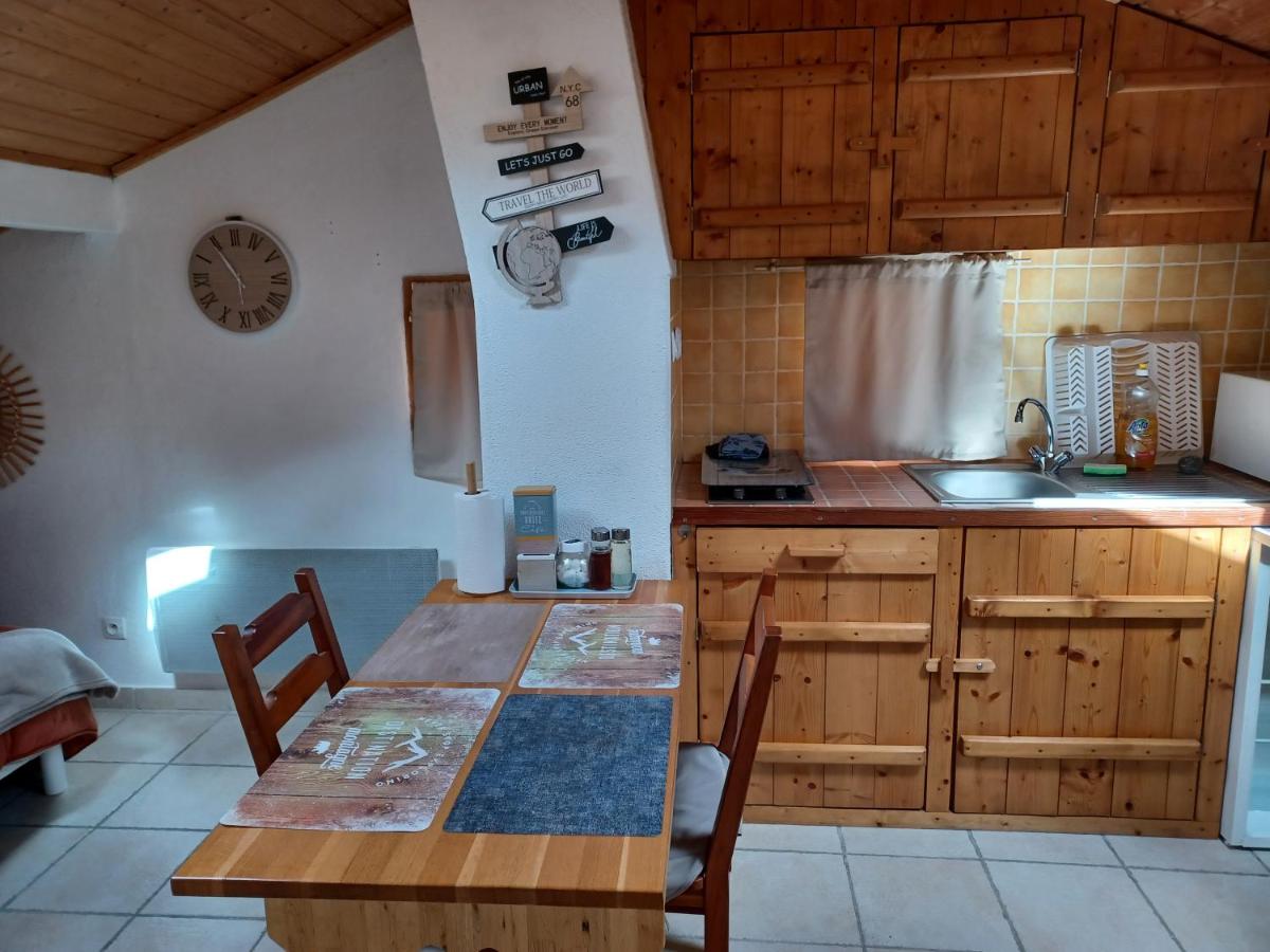 STUDIO LE MONT-CENIS, GARAGE pour motards et cyclistes, gare a 800m - Housity