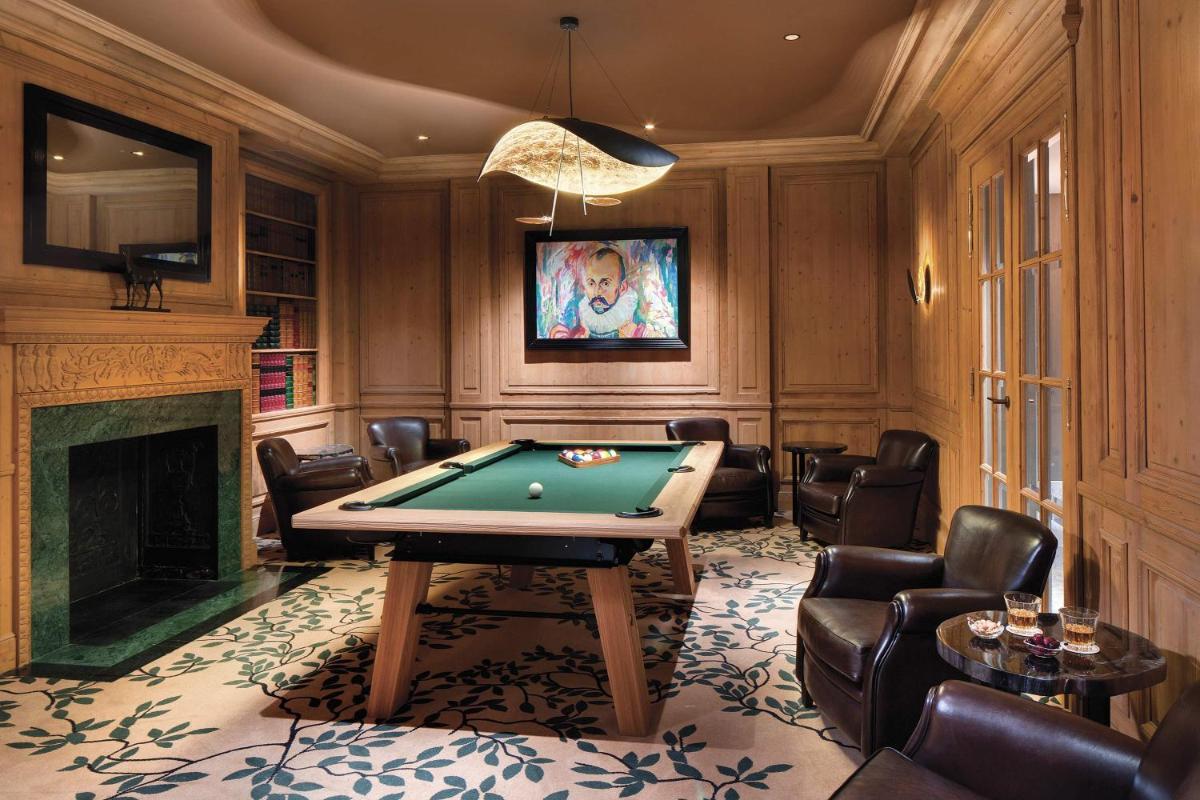 Billard dans l'établissement La Demeure Montaigne
