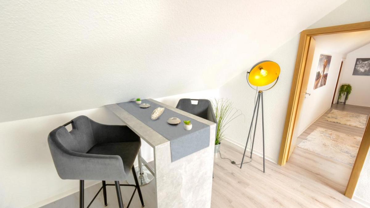 2,5-Zimmer inkl Arbeitsplatz, WLAN & free Netflix, Amazon-Free Parken vollausgestattete Wohnung, 24h Check In - Housity