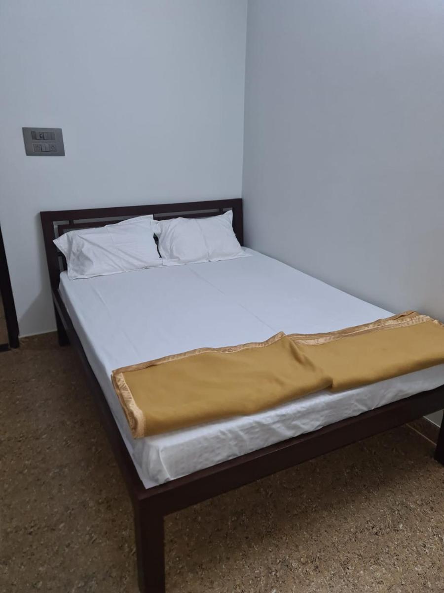 Amboli Hotel River View Villa - Housity