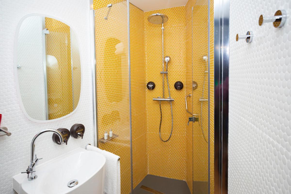 Un baño de Bohemia Suites & Spa - Adults Only