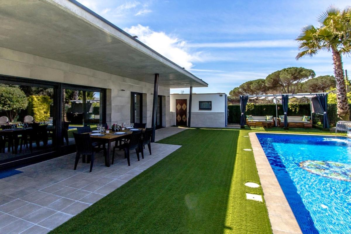 Catalunya Casas Modern Vacation Paradise 'Villa Ainmi' on the Costa Brava! - Housity