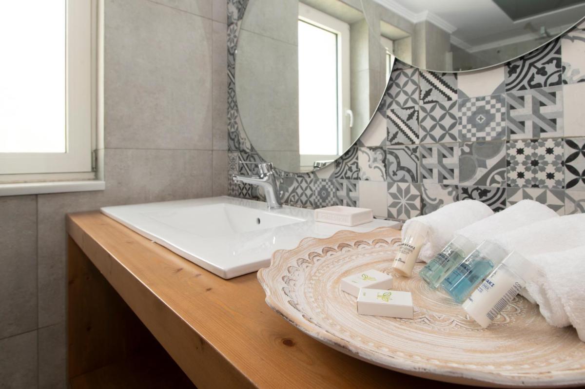 ALMA HILLS Gialova - Housity