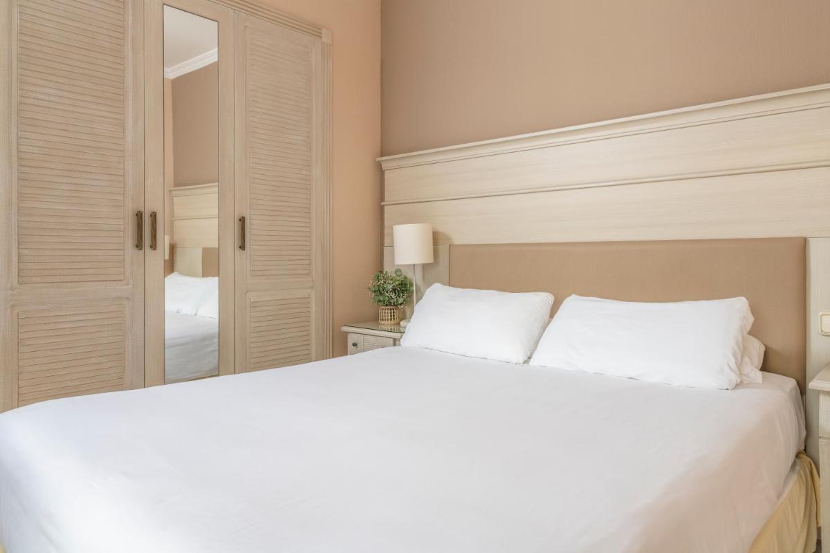Cama o camas de una habitación en Iberostar Waves Málaga Playa