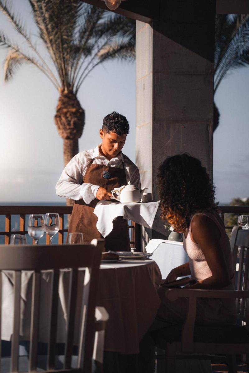 Clientes alojados en Princesa Yaiza Suite Hotel Resort