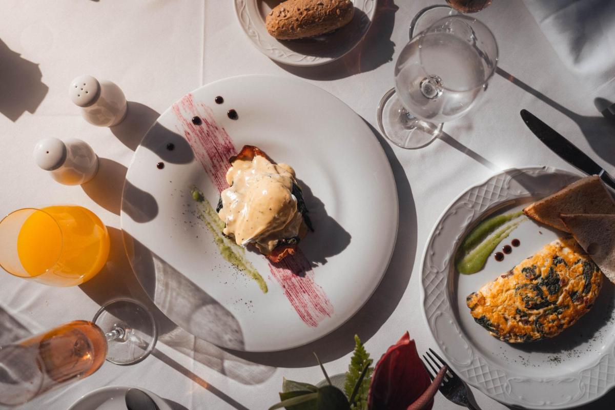 Comida en o cerca de este hotel