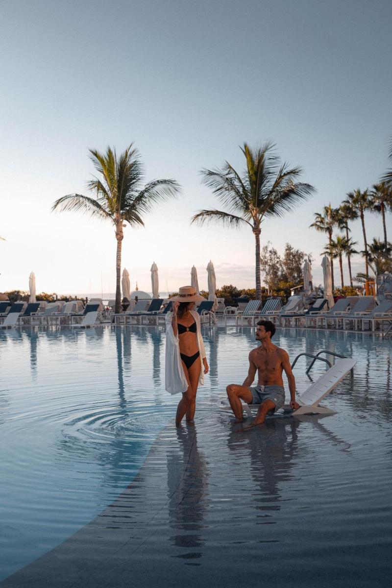 Clientes alojados en Princesa Yaiza Suite Hotel Resort
