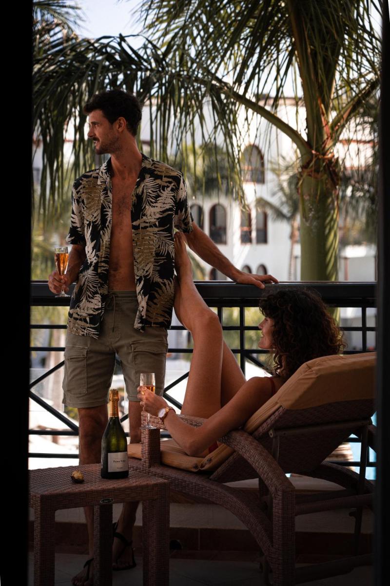 Clientes alojados en Princesa Yaiza Suite Hotel Resort