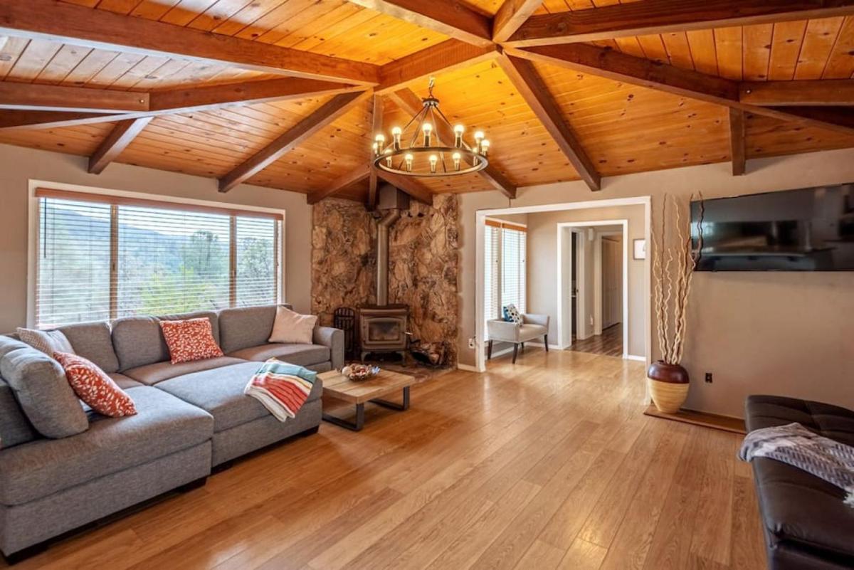 Cherry Cottage 15 min from Yosemite South Entrance - Housity