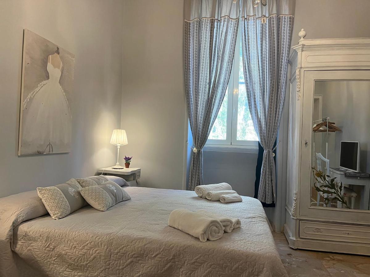 MISS POLLY Suite - Housity