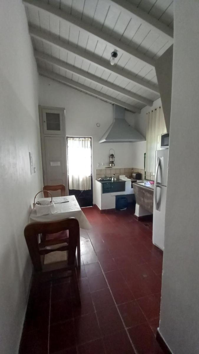Casa de Huéspedes Muñiz sobre parque de 1000m2, 1 dormitorio, 20m2 cubiertos, baño con ducha, pileta cilíndrica de 3x076 - Housity