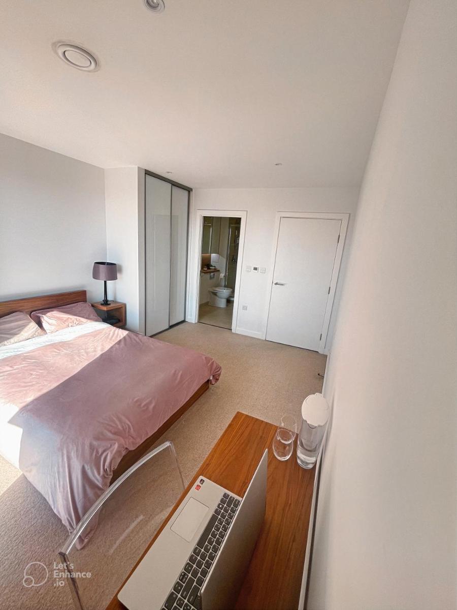 Bright spacious En-suite room w/ London views - 8min from London Bridge! - Housity