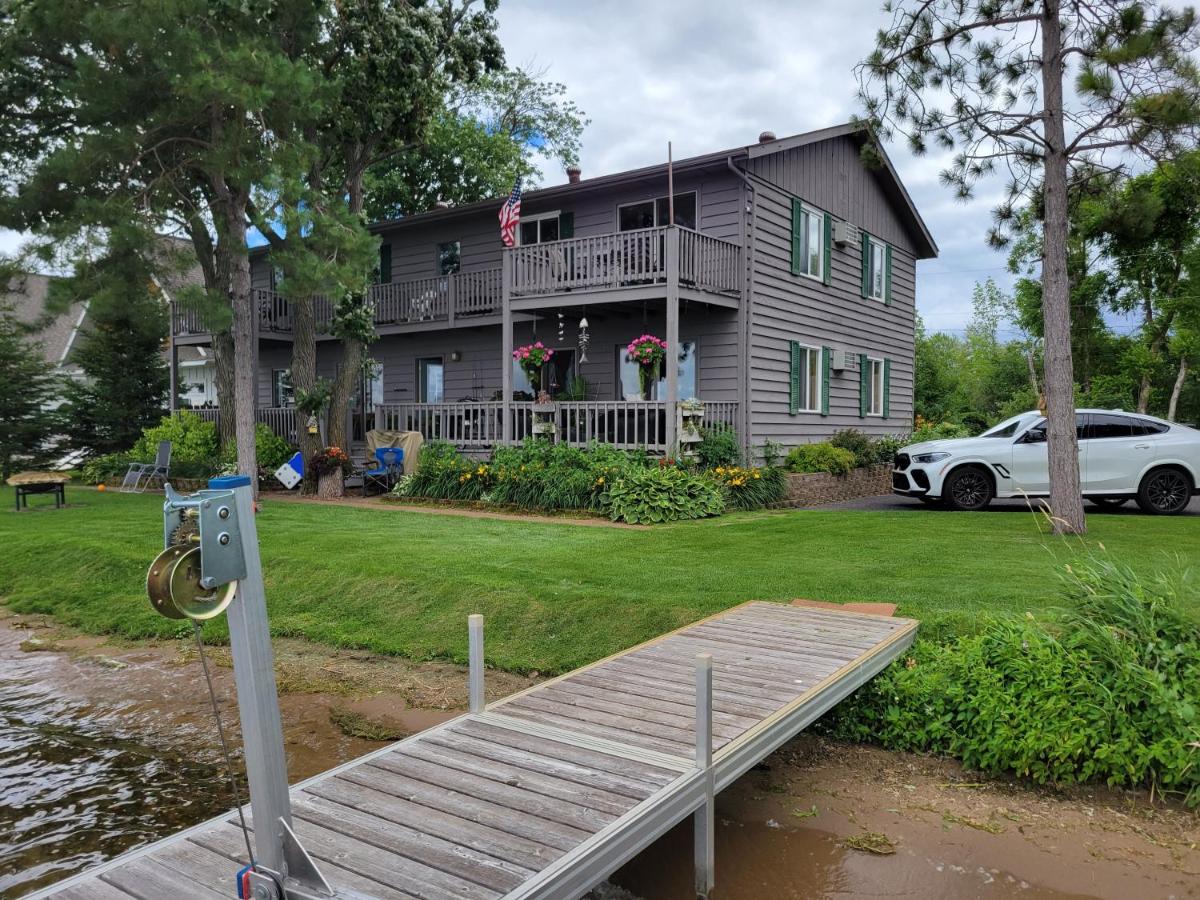 The Point - On Gull Lake - Housity