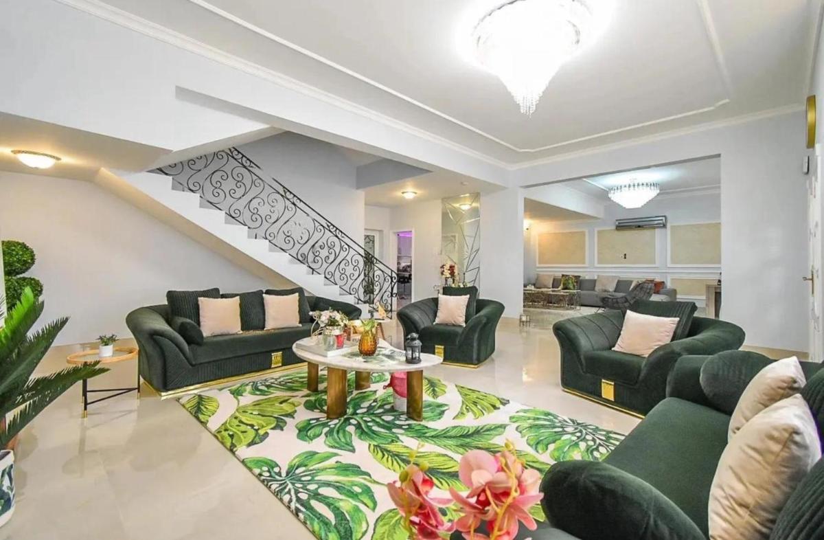 Luxury Private Pool Villa for families only - Housity