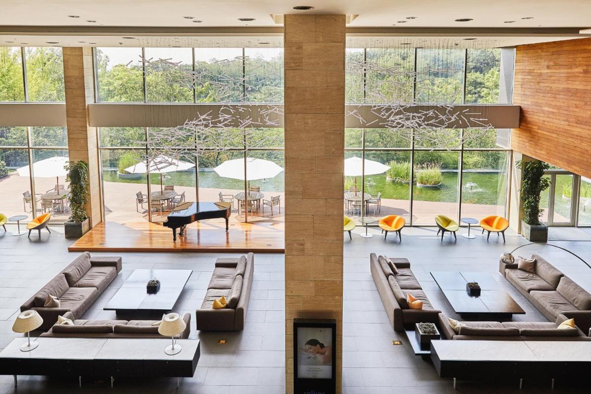 Rolling Hills Hotel - Housity