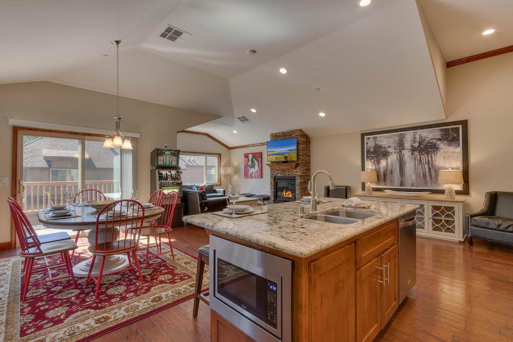 Tahoe Woods Penthouse Bdtahoe - Housity