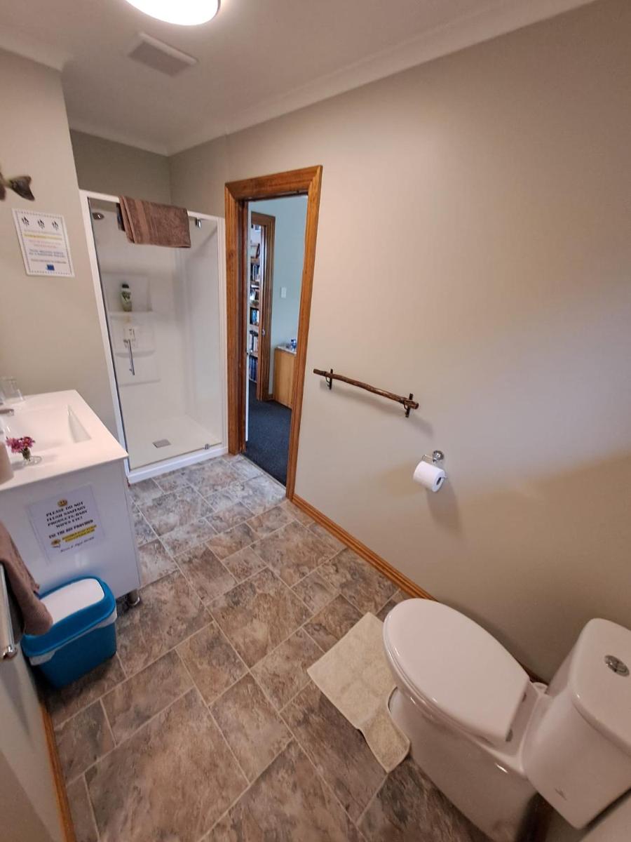 Kiwi Cabin and Homestay at Koru with hot tub - Housity