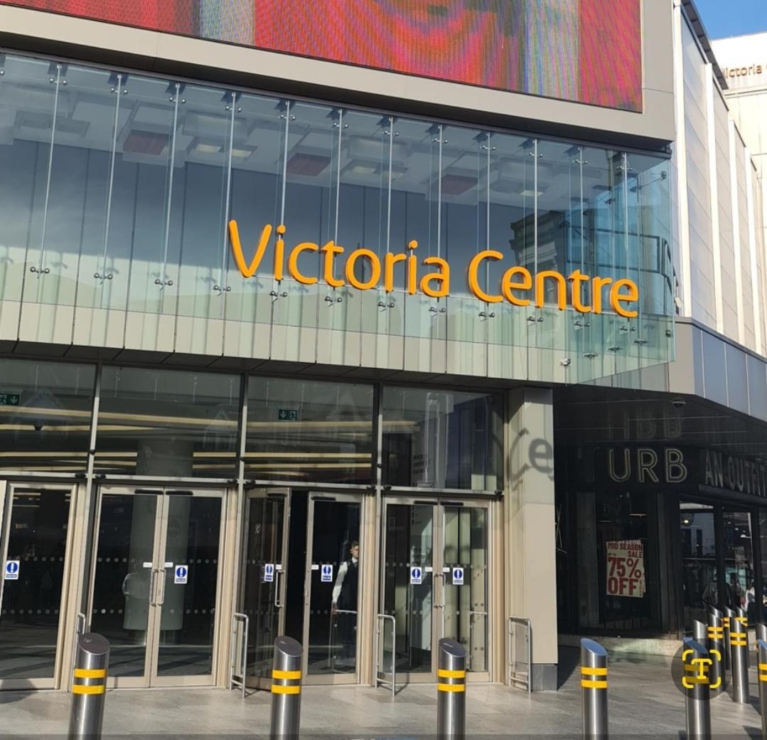 Victoria Centre Apartments in the Victoria Centre Shopping Centre - Nottingham City Centre - 24 hour access - Most Central Location, Lounge, Kitchen, Washing Machine - Opposite Hilton by Restaurants & Shops - Outdoor Parking Cars or Vans five pounds a day - Housity