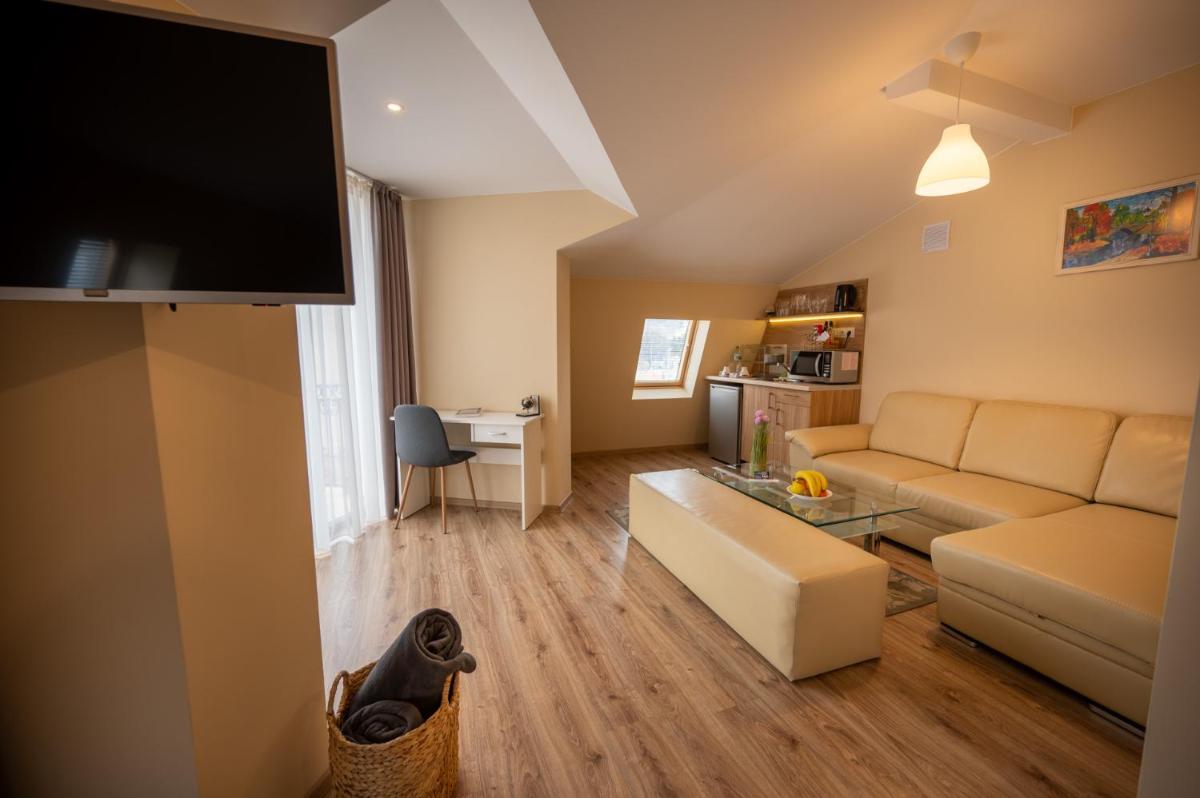 Семеен Хотел Константинови - Housity