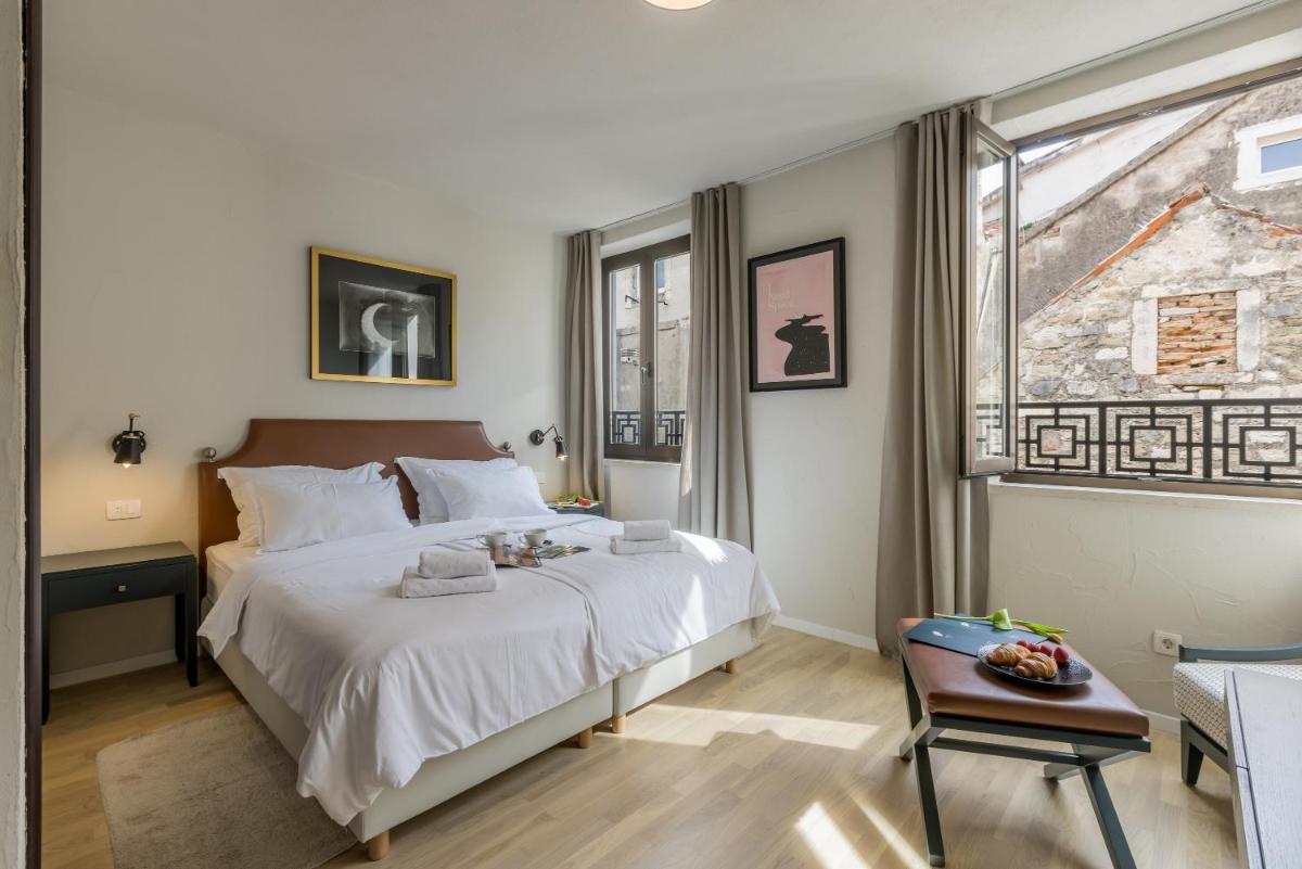 Suitetrails - Leonis Restaurant & Rooms
