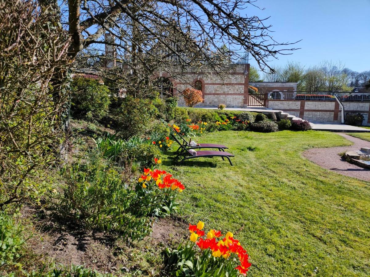 Jardin de l'établissement Demeures & Châteaux Hôtel Domaine le Clos des Fontaines