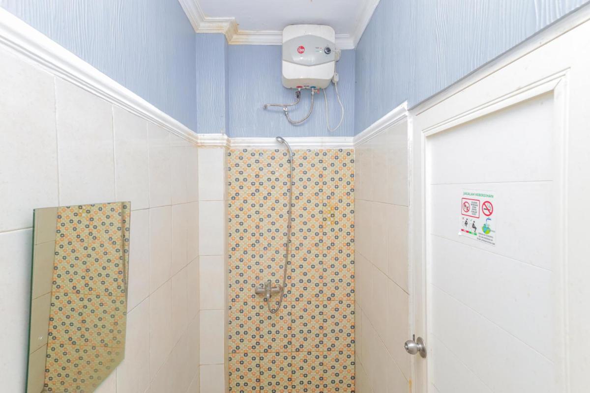 Urbanview Hotel Syariah Near Gelora Delta Sidoarjo - Hizvo