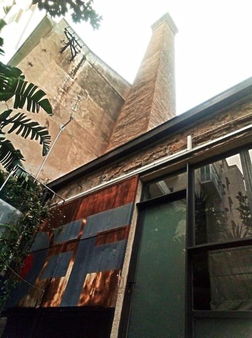 Beautiful house with old industrial chimney - Housity