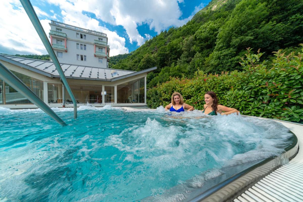 Piscine de l'établissement Hotel & Spa Radiana ou située à proximité