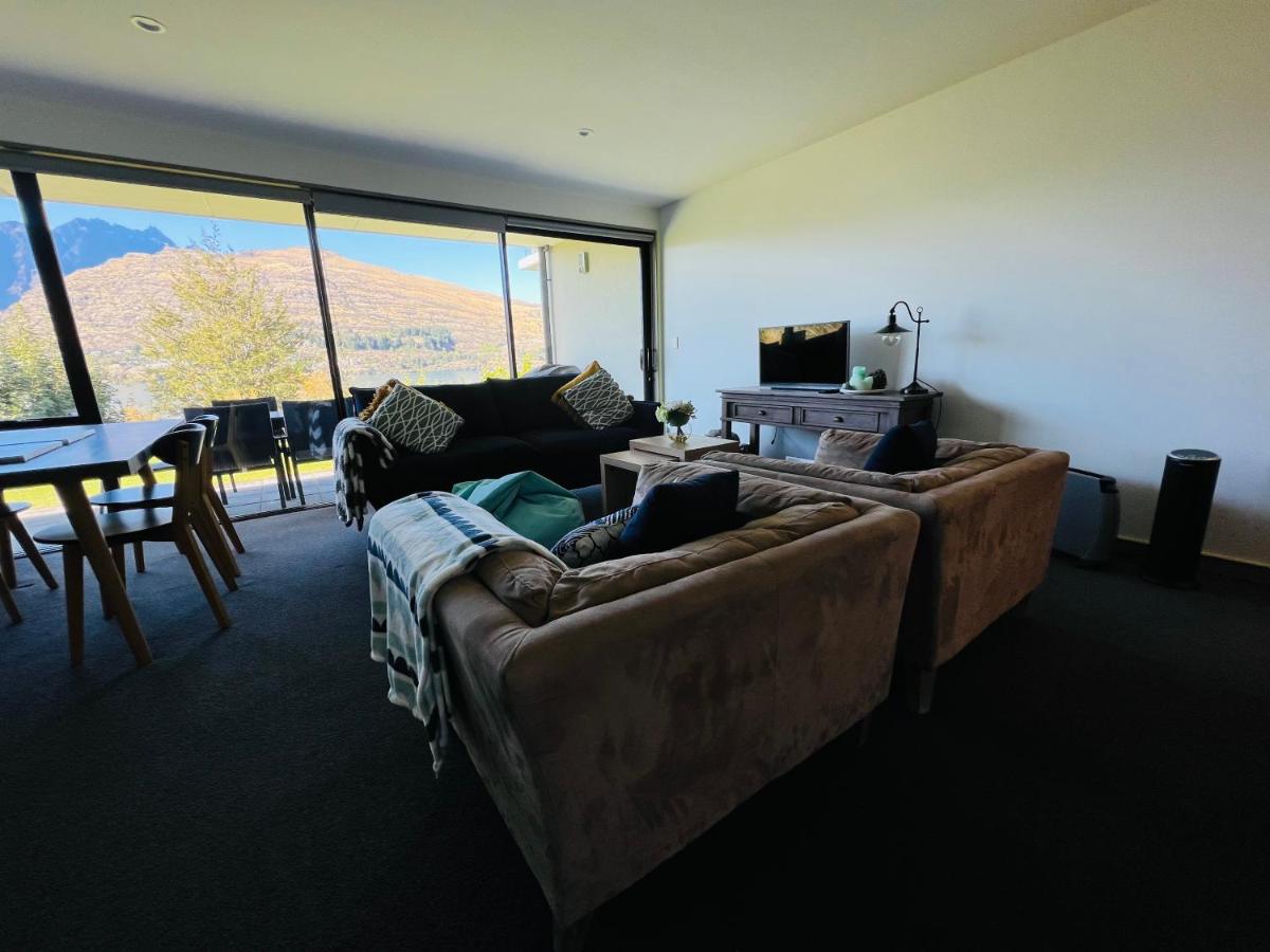 Lakeside View Apartment - Housity