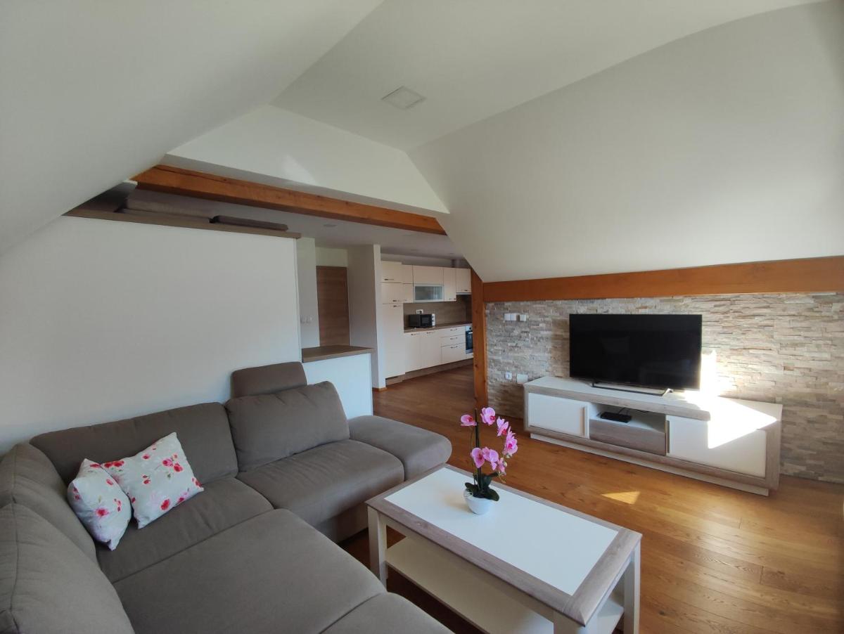 Apartmaji Mojca - Housity