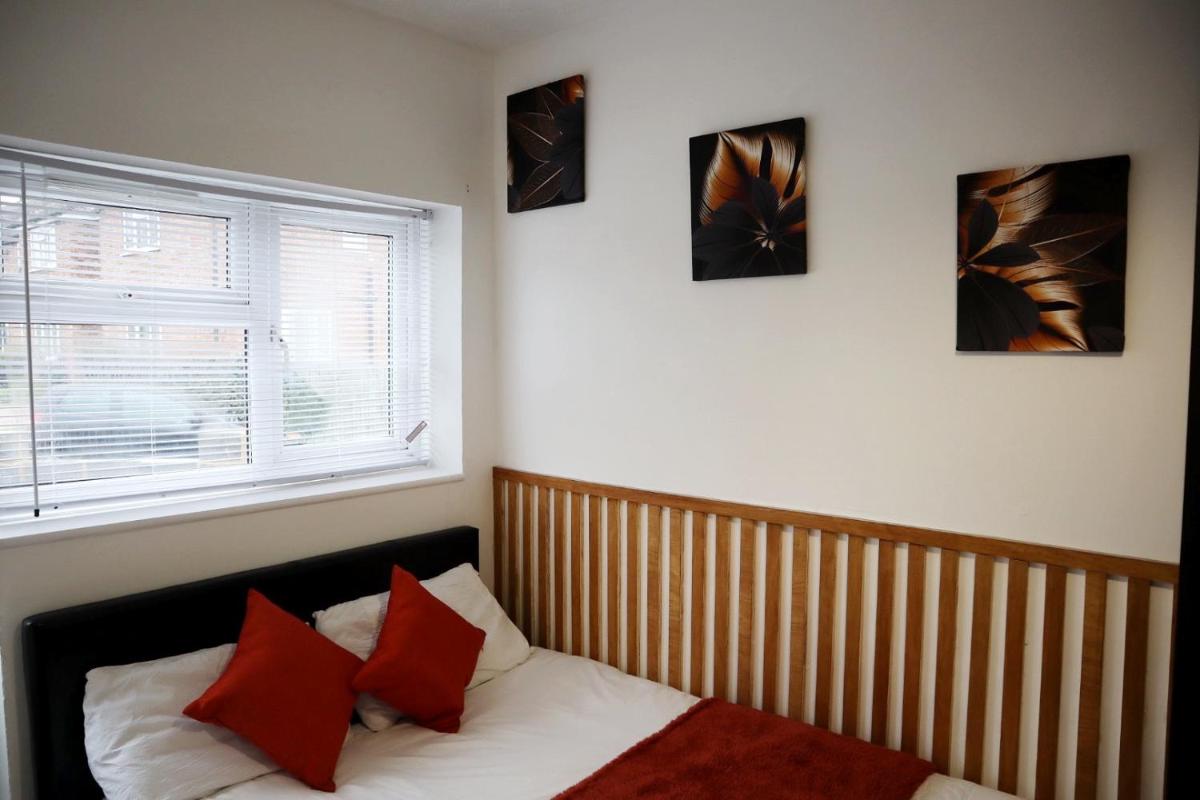 259A Queen Ediths Way - Housity