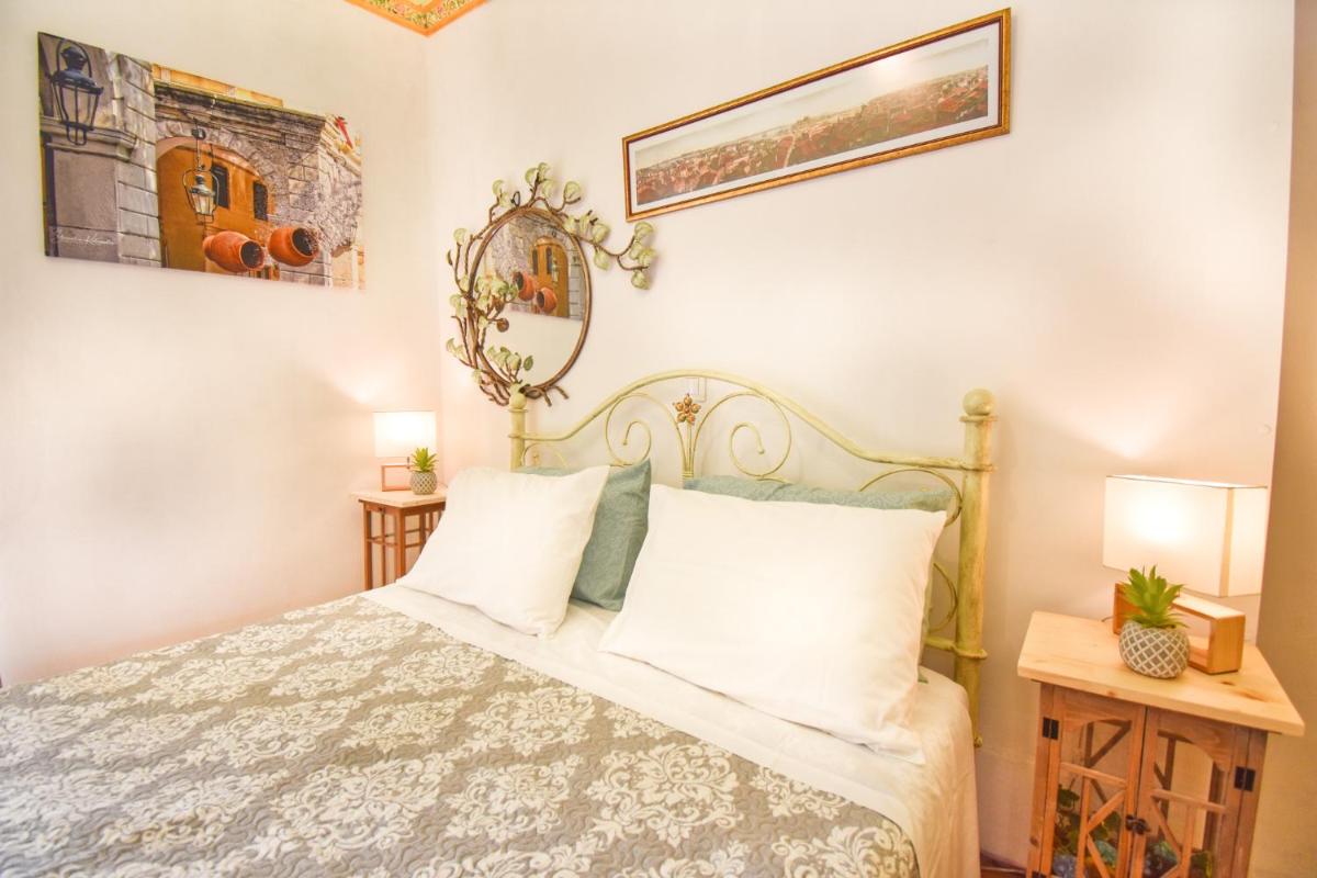 Venetian Well Gallery apartment in Corfu Old Town - Housity