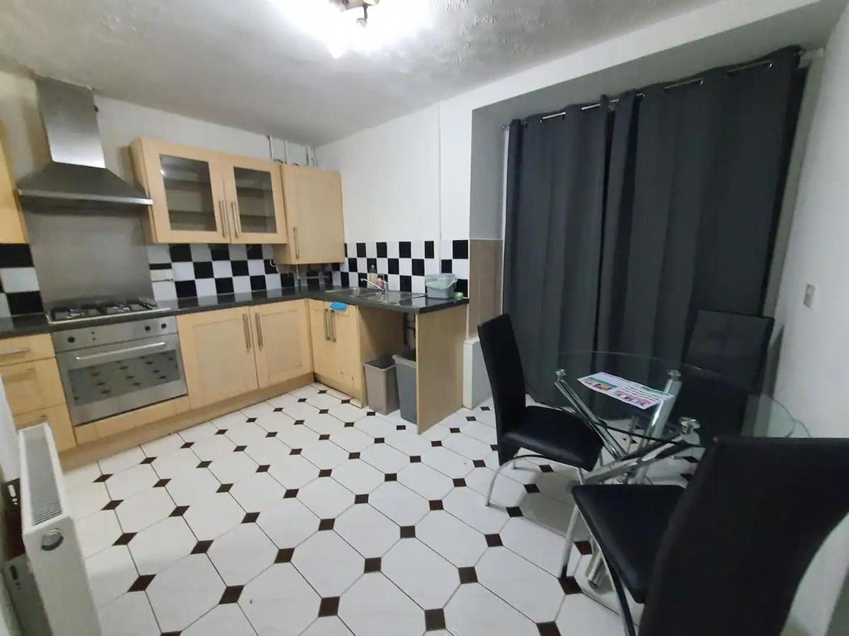 Spacious Double Bedroom WA Greater Manchester - Housity