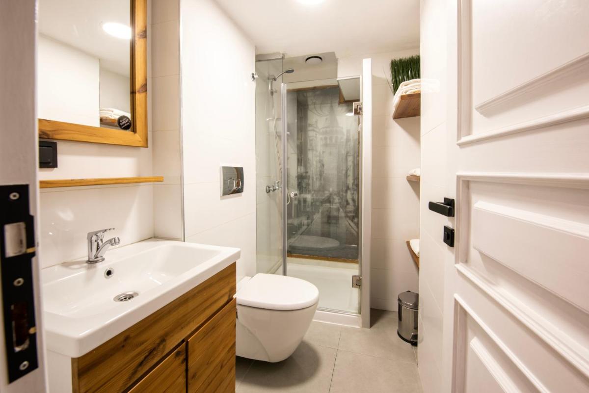 Bguest Pera Suites - Housity
